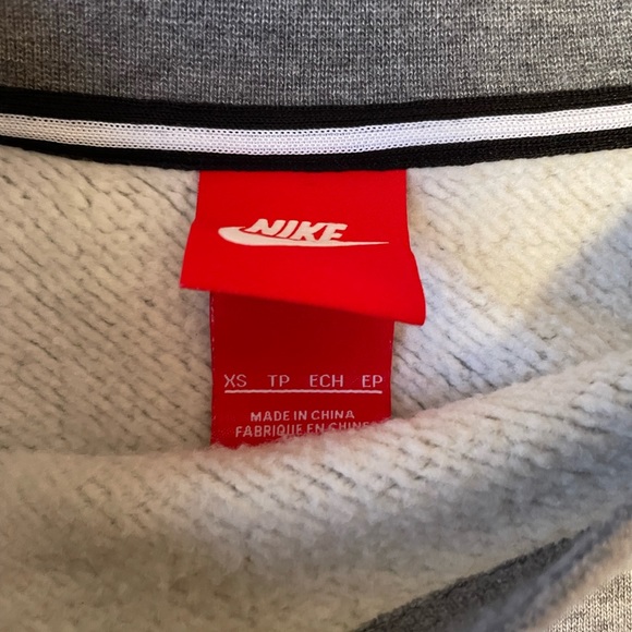 Nike Cropped Sweatshirt - Picture 2 of 2